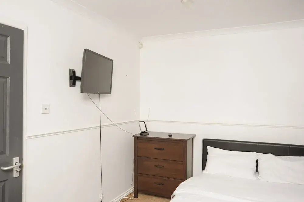 Room in Guest Room - Beautiful Room in Coventry