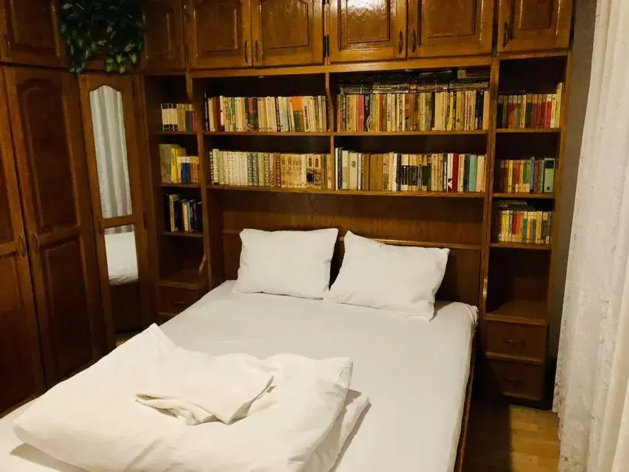 Very Big apartment in a Quiet area near Spitalul Judetean F7