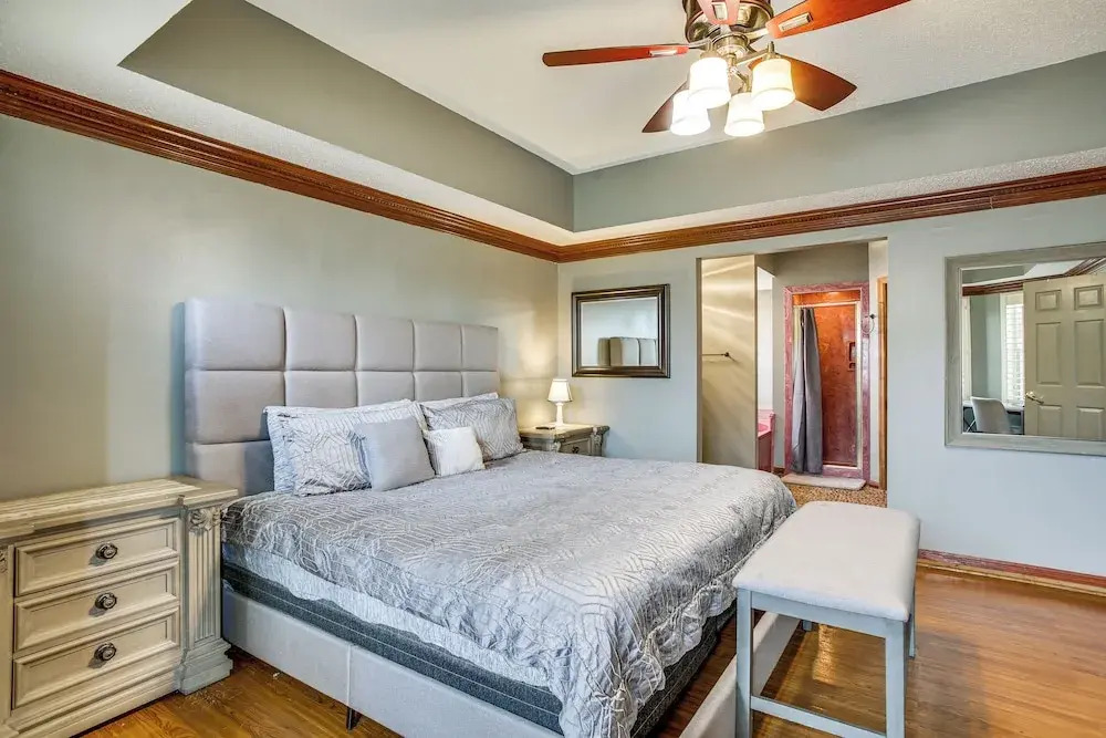 4 Mi to Bourbon St: Spacious Retreat w/ Wet Bar!