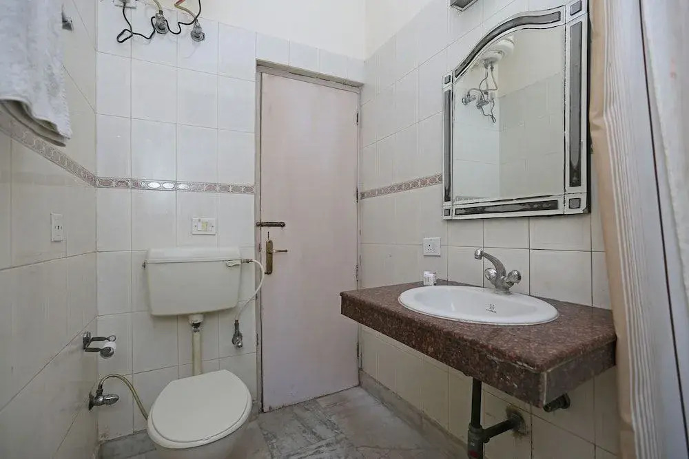 OYO 9585 Hotel Kavya Palace