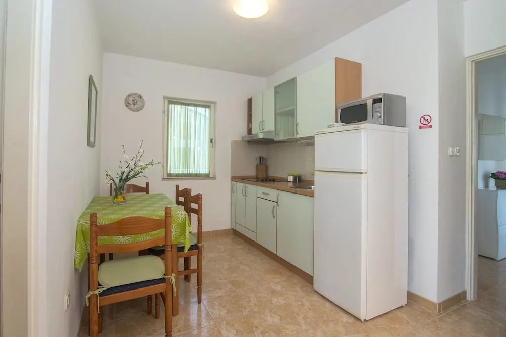 Apartments Pharos