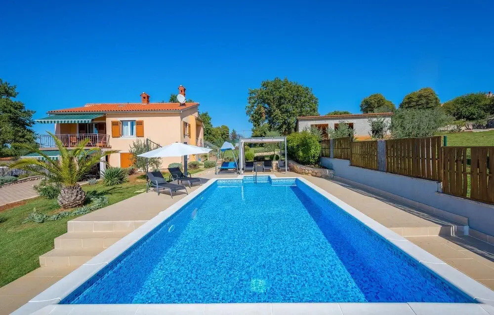 Amazing Home in Radmani With Wifi and 4 Bedrooms