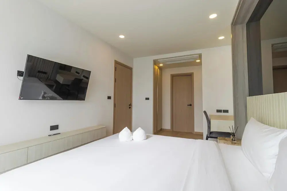 New Condo Near Beach Prime Location C228
