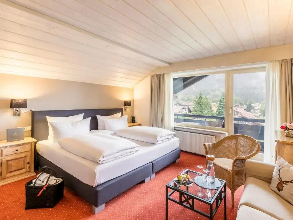 Staudacherhof in Garmisch-Partenkirchen I Blick aufs Zugspitzmassiv I einzigartige Bayurvida Küche