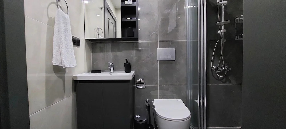 Professionally Maintained Spacious New Suites 5