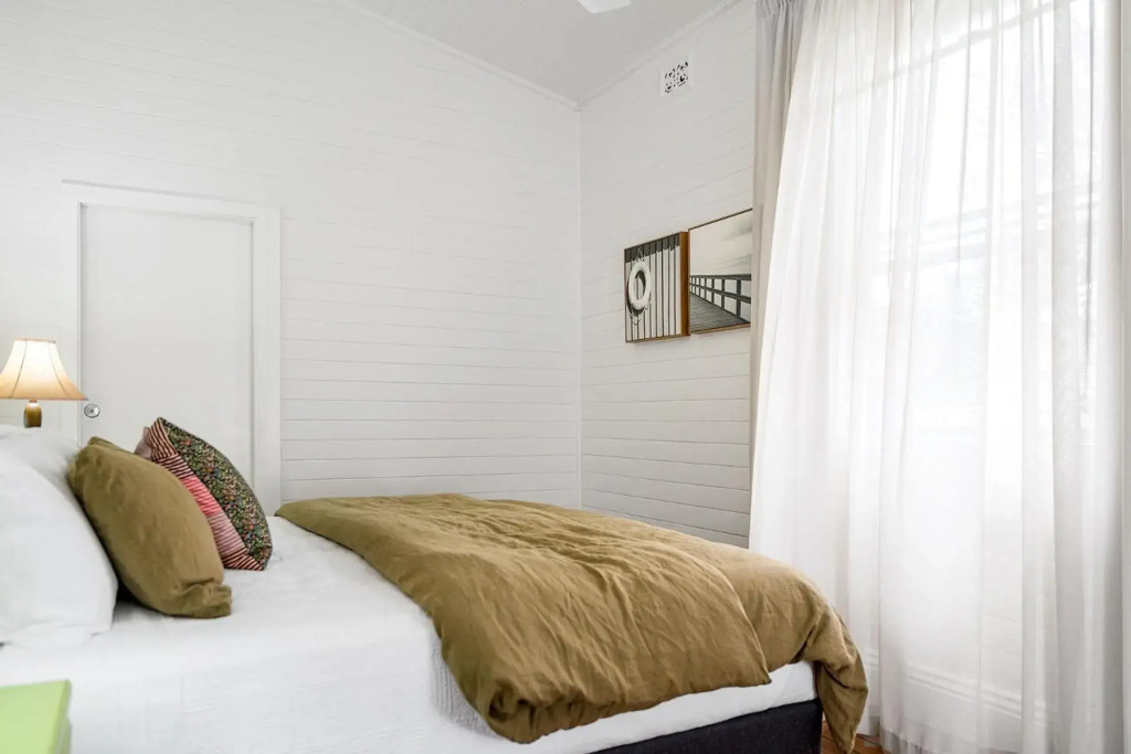 Mullum River House - waterfront heritage home