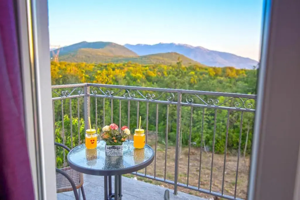 Luxury Villa Paloma Blanca with Heated Pool