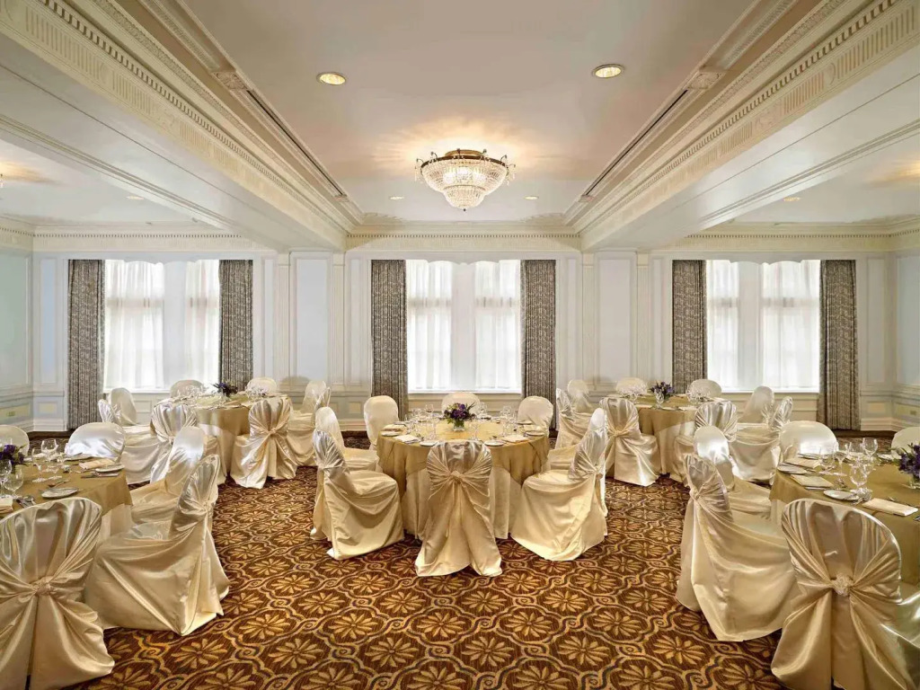 Fairmont Hotel Macdonald