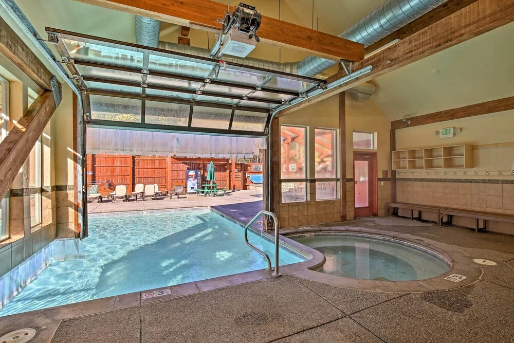 Ski-In Retreat w/ Pool! 2 Blocks to Main St Breck