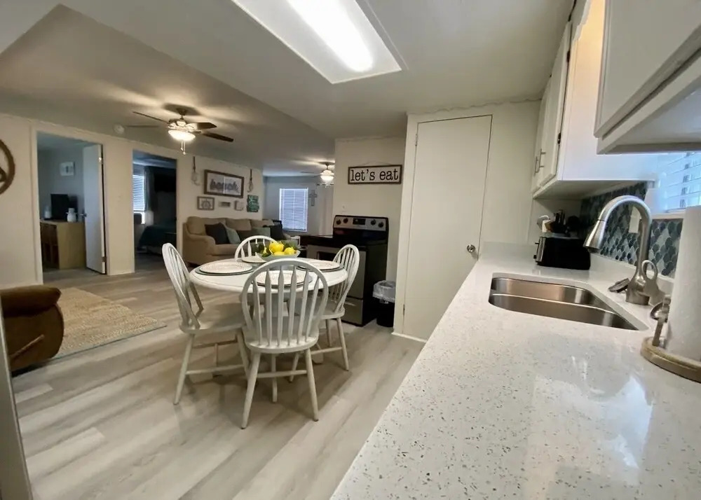 Sea Salt On The Rim 2 Bedroom Home by Redawning