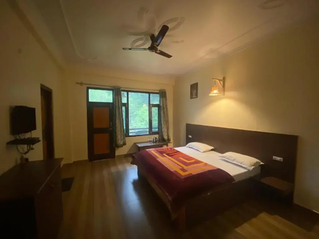 The Royal Orchard Kasol Riverside