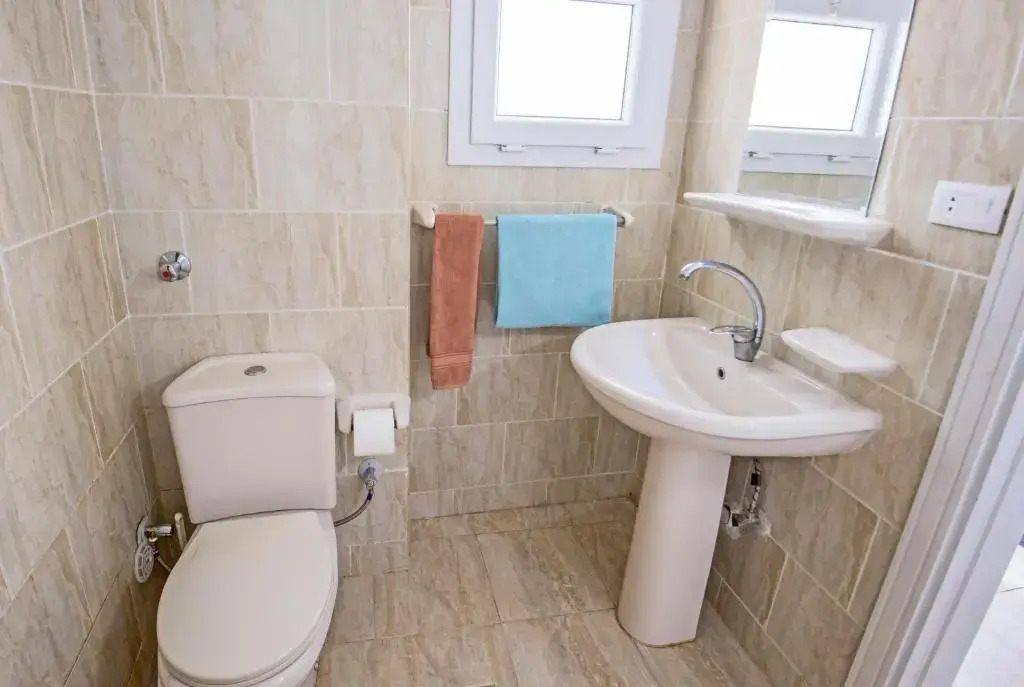 Pool View Near El Gouna With Top Floor Balcony & Kitchen - 2 x Large Pools - European Standards - Tiba Resort C34