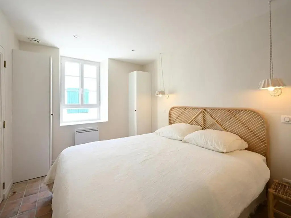 Maison Rénovée avec Jacuzzi et Cuisine d'Été au Centre du Village - FR-1-434-97