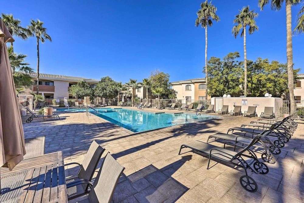 Dog-friendly Condo w/ Pool & Hot Tub in Phoenix