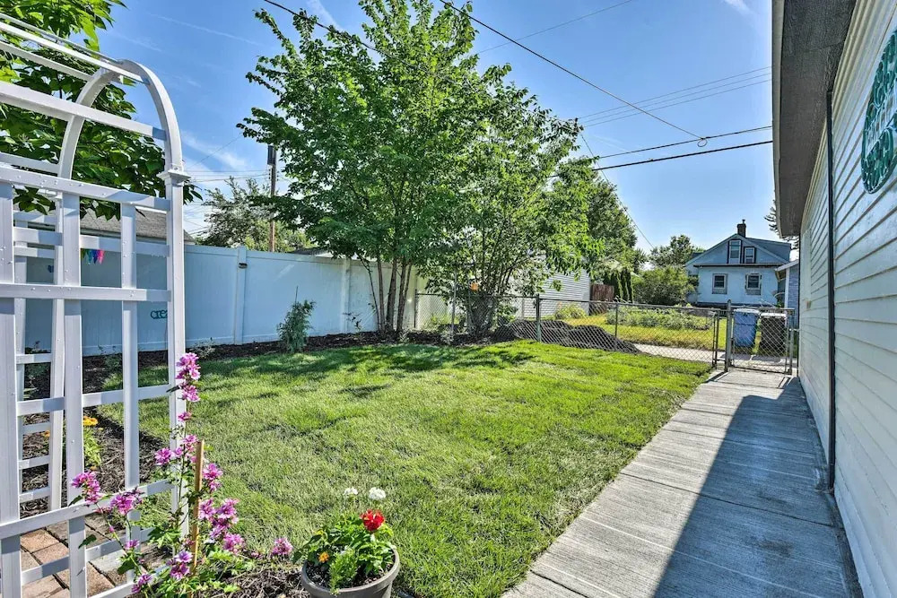 Bright Minneapolis Home: 2 Mi to Minnehaha Falls!