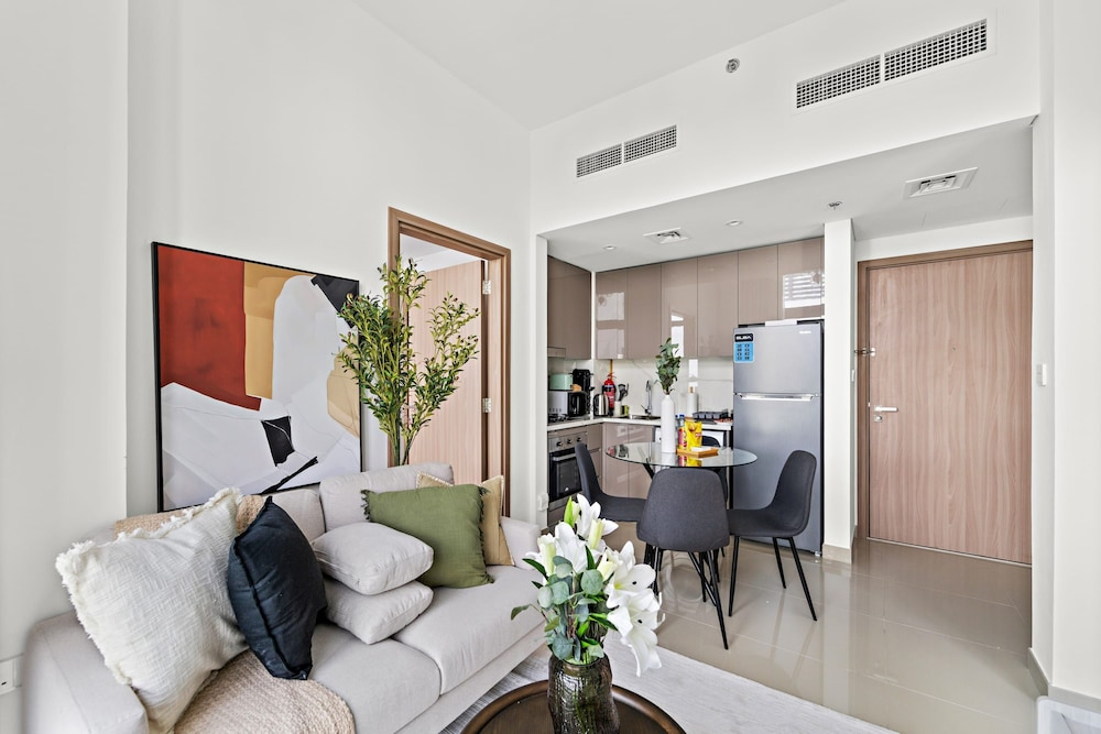 Silkhaus Cozy 2BR Sobha Hartland Azizi Gardens