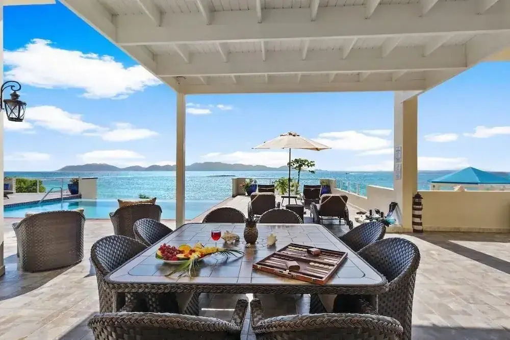 Beachfront Bliss: Private Retreat With Spectacular Views