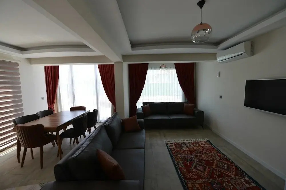 Jakuzili Mustakil Havuzlu Bati Villasi