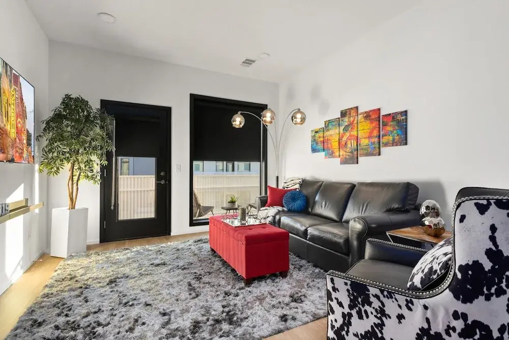 Illume Pool-view Corner Unit Nash 319 1 Bedroom Condo