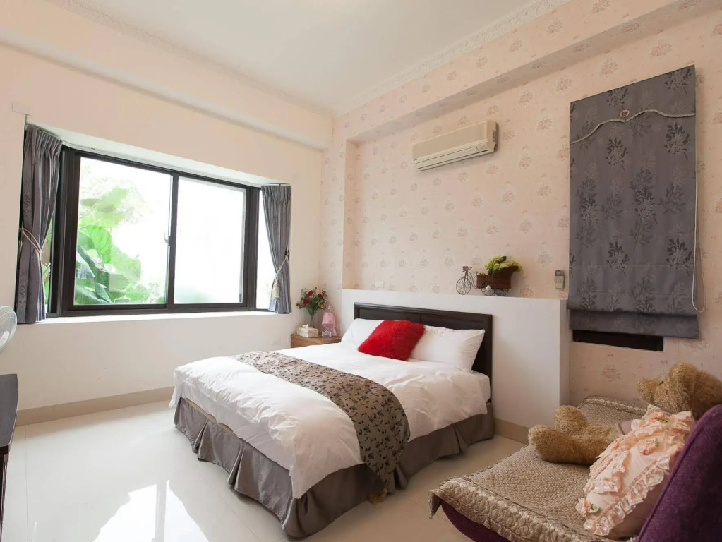 Textile Girl Romantic Homestay