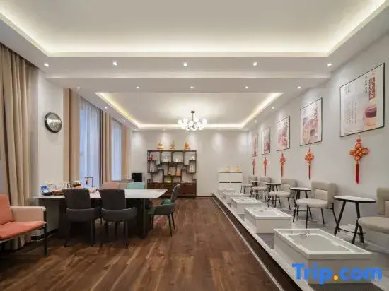 BanDe Hotel（Aletai Xuedu Airport Hotel）