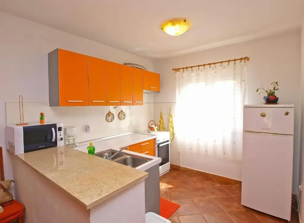 Apartment with 4 Bedrooms 446