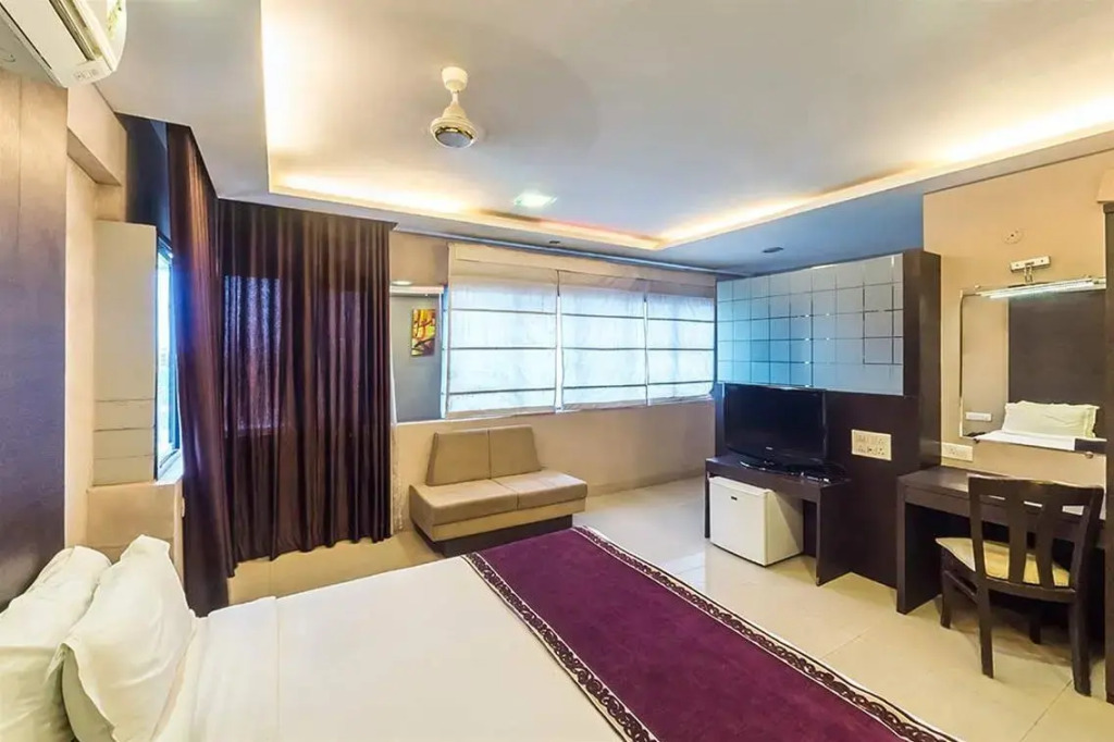 OYO 13414 Hotel Ambrosia