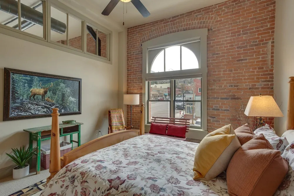 Updated Rustic-chic Condo on Ouray's Main Street!