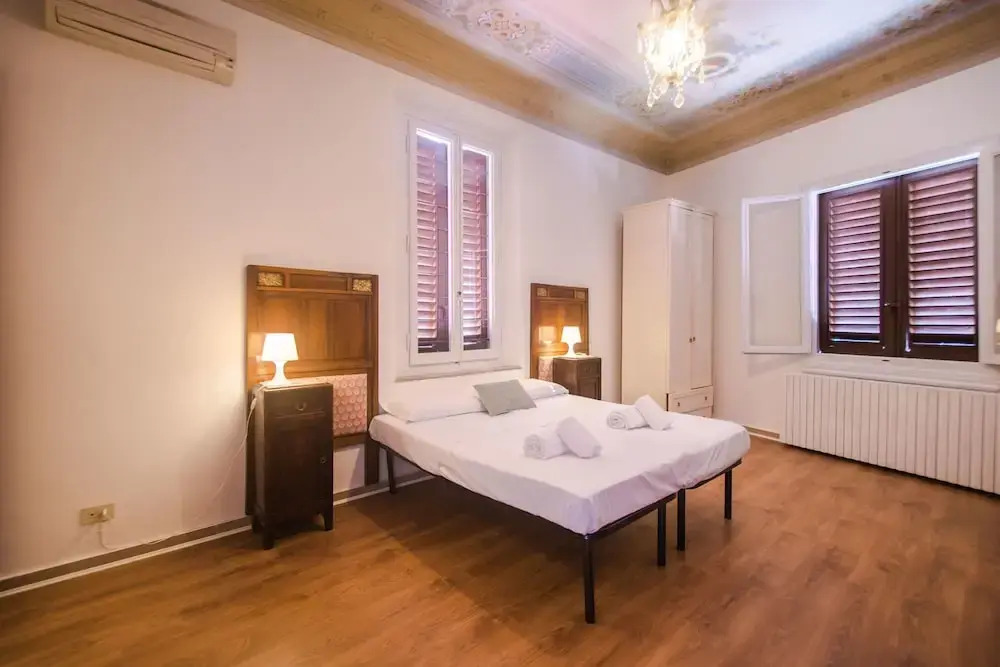 Lovely 4BD Apt 3min Walk to Ponte Vecchio