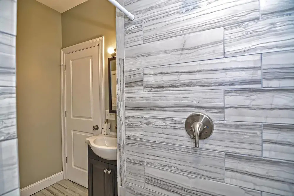 2br/1ba Near Paul Revere House by Domio