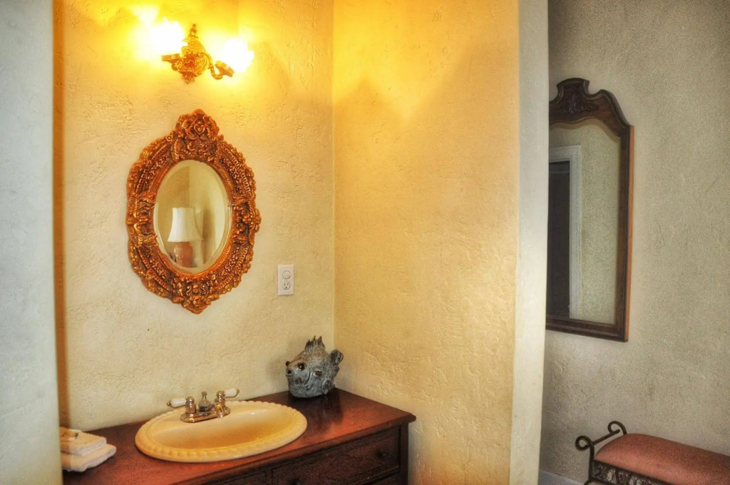 La Plaza Inn