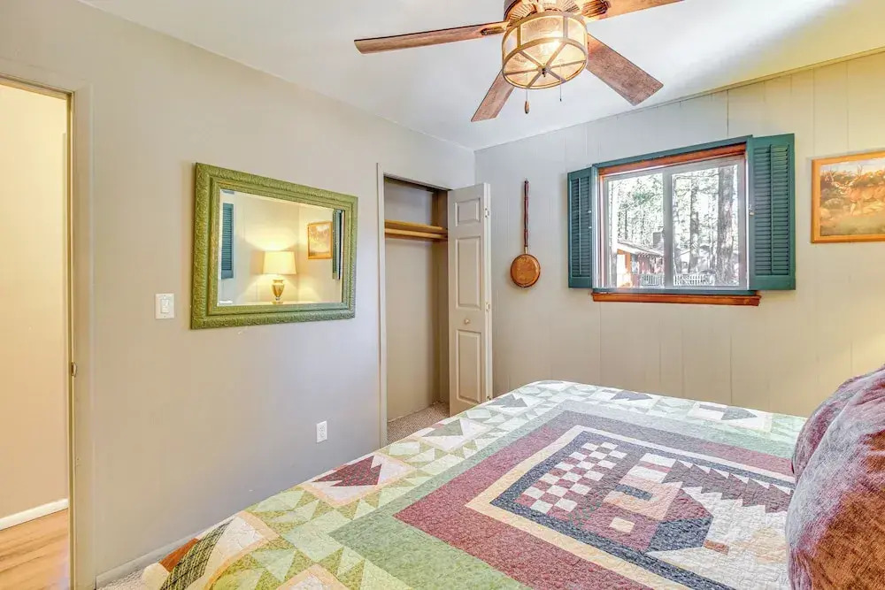 Secluded Cabin w/ Furnished Deck in Scenic Pinetop