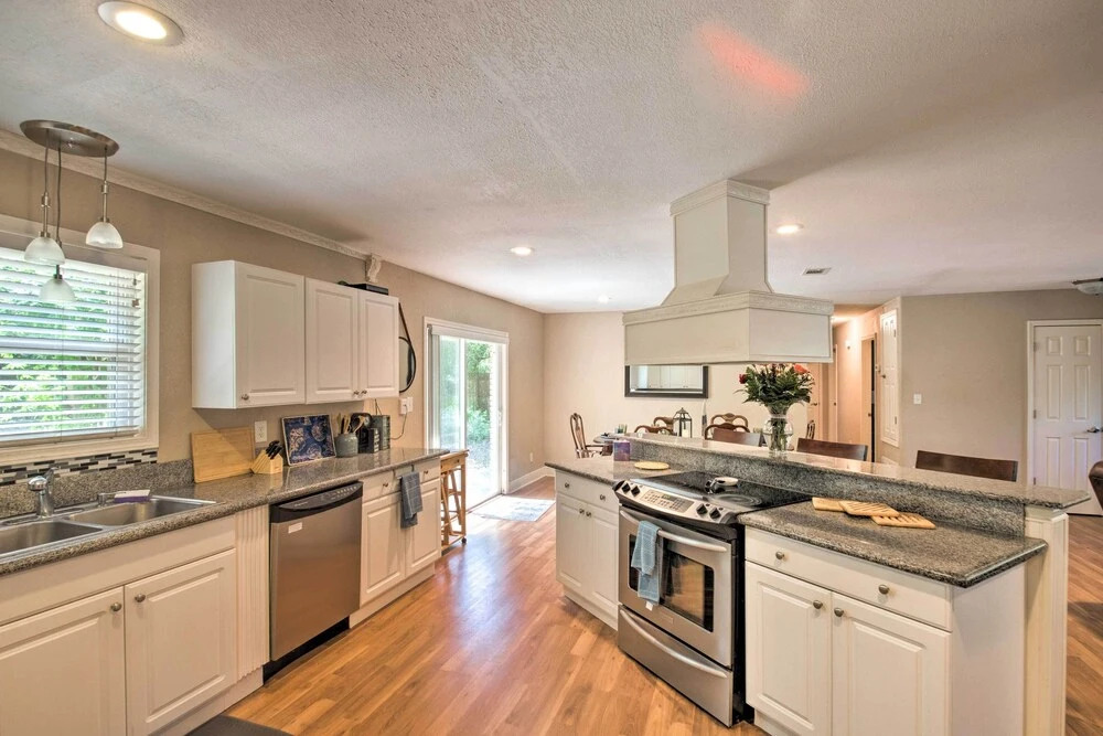 Quiet Retreat w/ Fire Pit ~ 4 Miles to Pensacola!