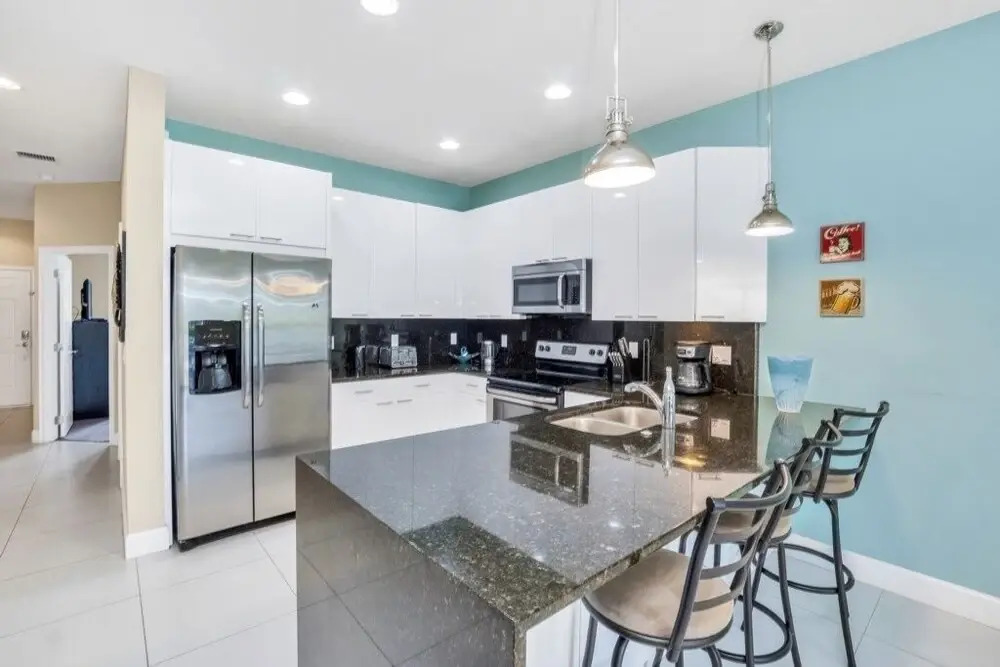 3 Bed Town Home With Splash Pool! 3 Bedroom Townhouse by RedAwning