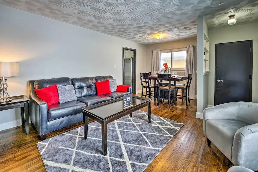 Westland Home w/ Yard ~ 20 Mi to Downtown Detroit