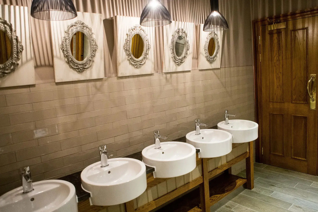 Busby Hotel