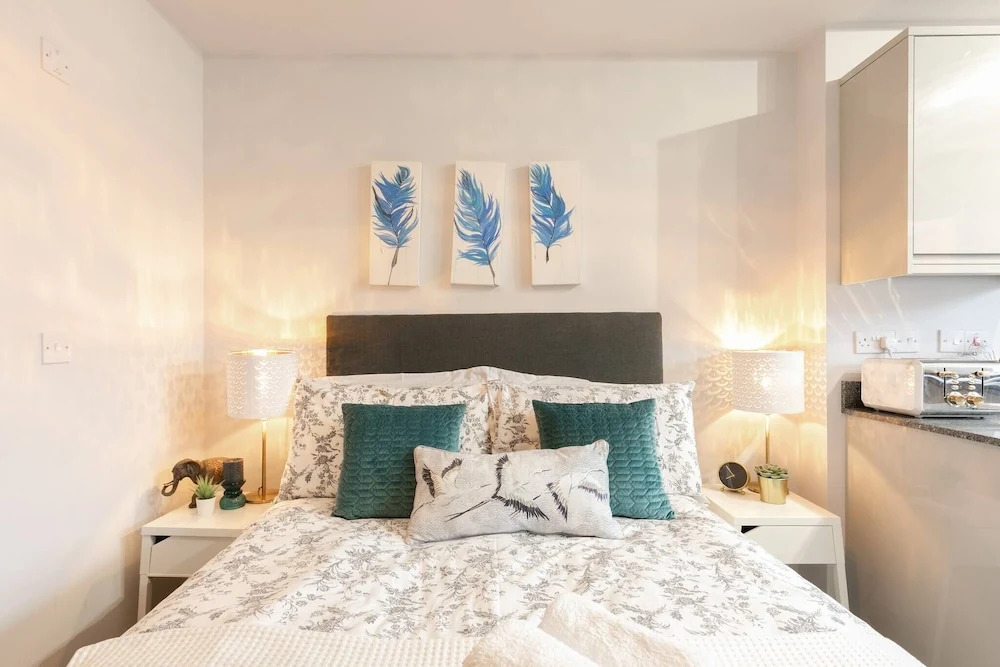 Room in Apartment - 12 Helena Luxury Serviced Apartment