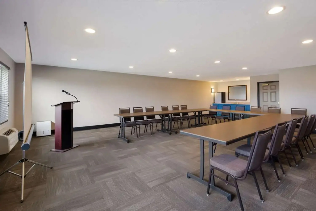 Country Inn & Suites by Radisson, Marion, IL