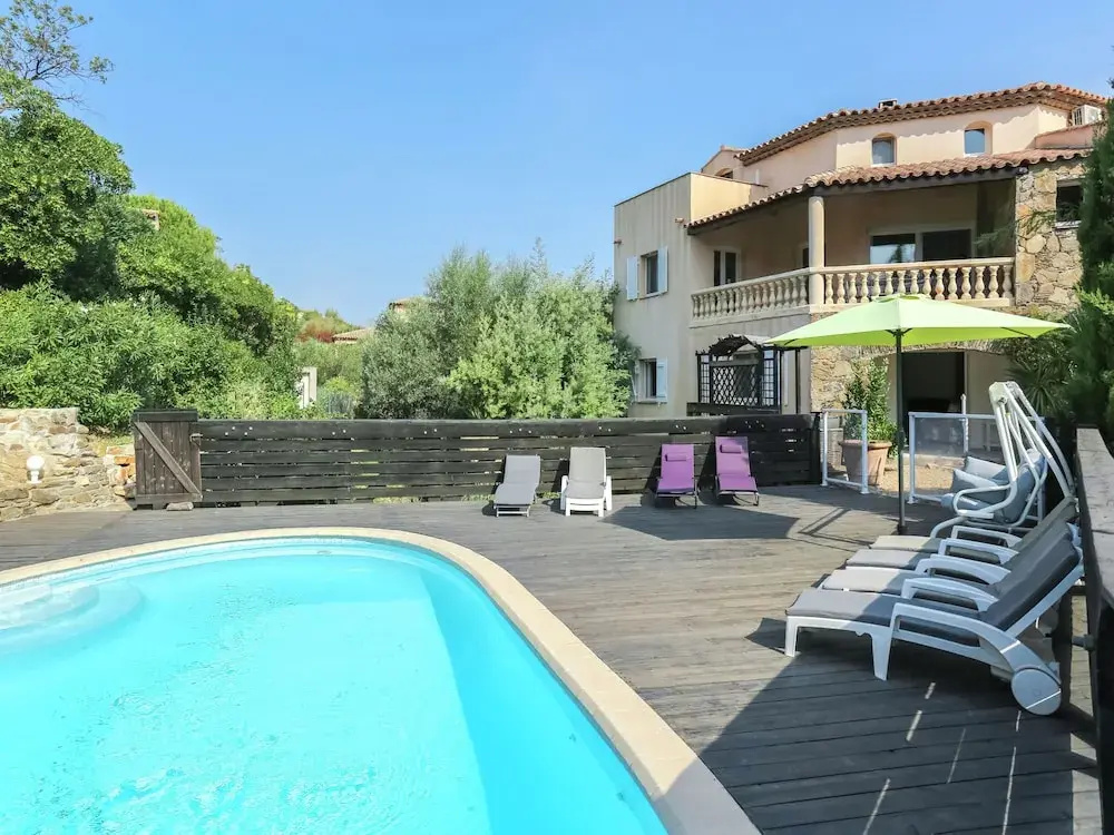 Mediterranean Home With Private Pool and Summer Kitchen, 800m From the Beach