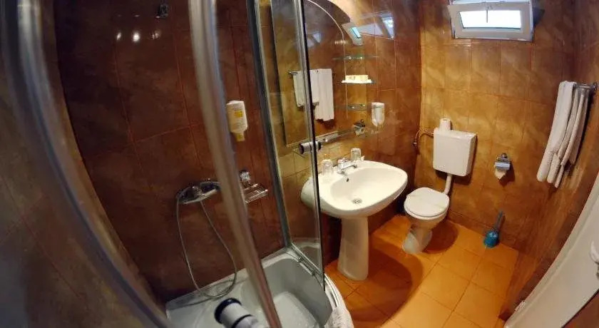 Hotel Sunrise si Satul Pescaresc