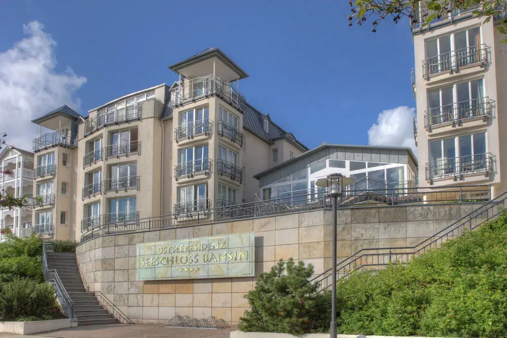 SEETELHOTEL Ostseeresidenz Bansin mit Pool und unmittelbarer Strandnähe