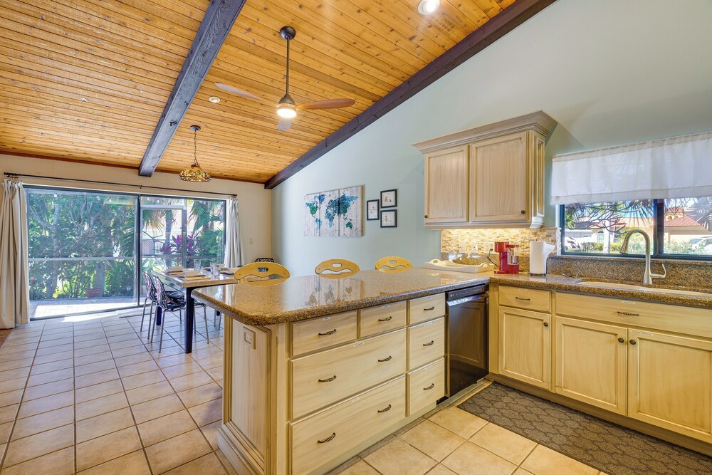 Heated Pool, 3 Mi to Dtwn: Cape Coral Escape!