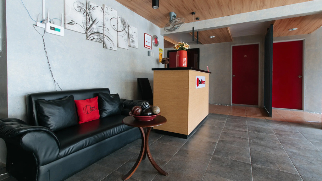RedDoorz near Christ the King Medical Center