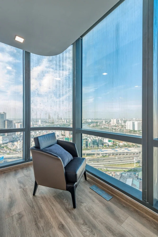 DongDong Skyview APT in Landmark81 Tower