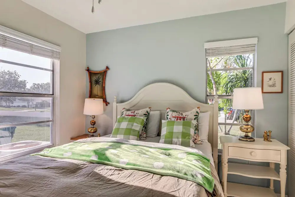 Pool Access: Condo 4 Mi to Bradenton Riverwalk!