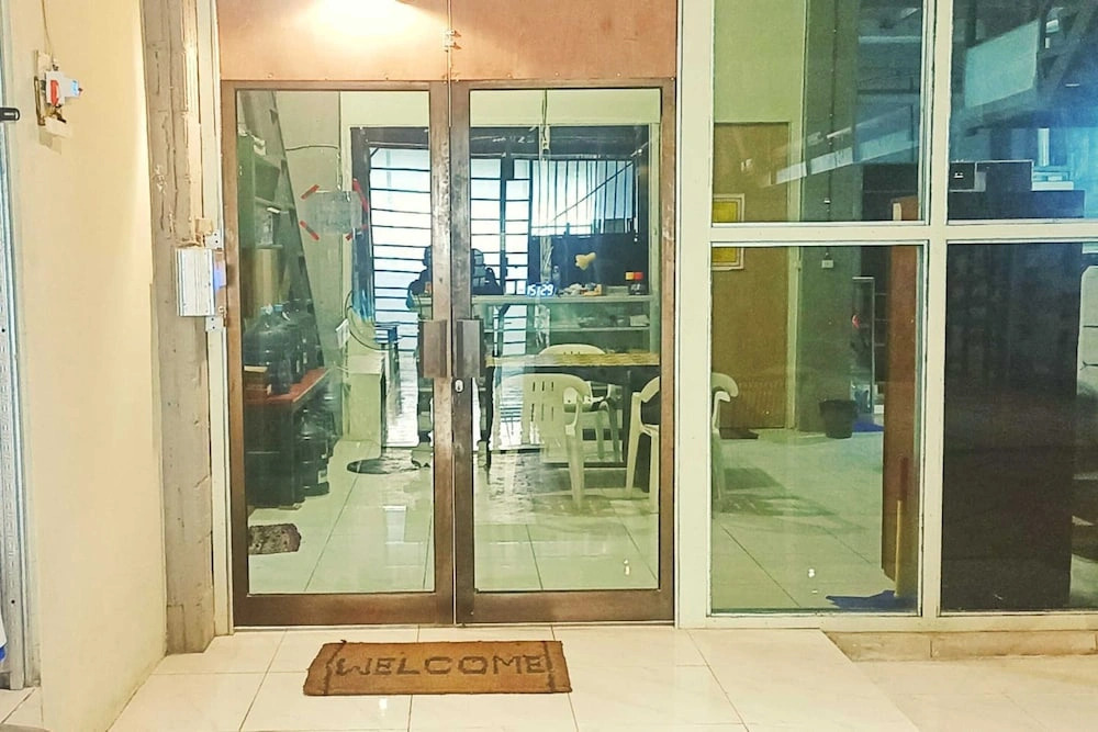 Hotel O near Ahmad Yani International