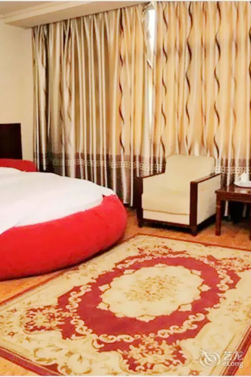 Yinzuo Jiayi Hotel (Dongying Huanghe Road Wanda Plaza)