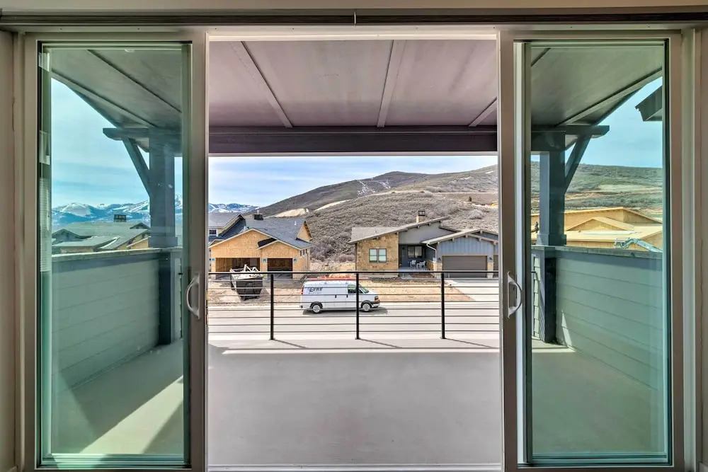 Inviting Hideout Townhome w/ Balcony & Lake Views!