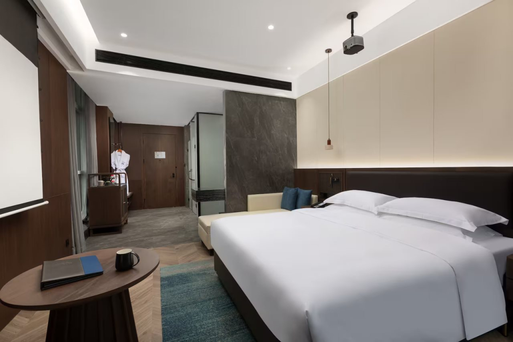 Days Hotel By Wyndham Weihai Huoju Eight Street
