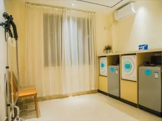 City Comfort Inn Hotel (Wuzhou Sanlong Avenue Government Affairs Center)